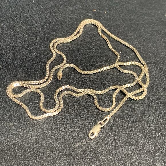 Vintage Sterling 925 Silver Box Link 26” Chain 1.7mm Signed Milor Italy - Picture 1 of 4